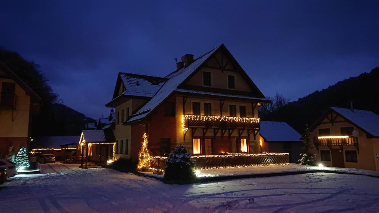 Penzion pod Vlkolíncom Ruzomberok Esterno foto